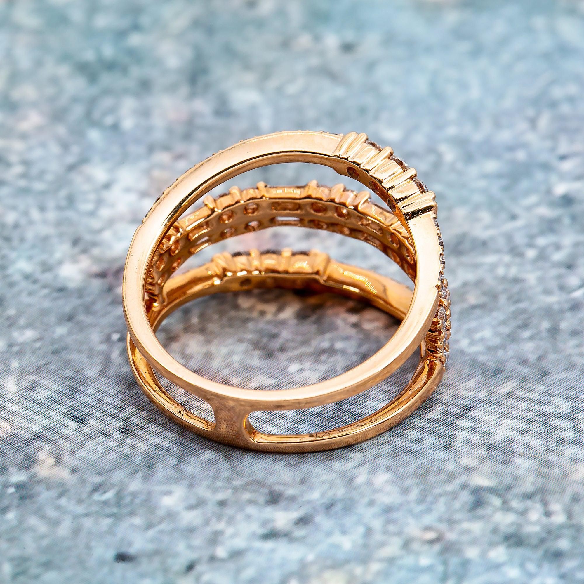18K Yellow Gold Ladies Ring with 1.30 CT Round And Baguette Diamonds