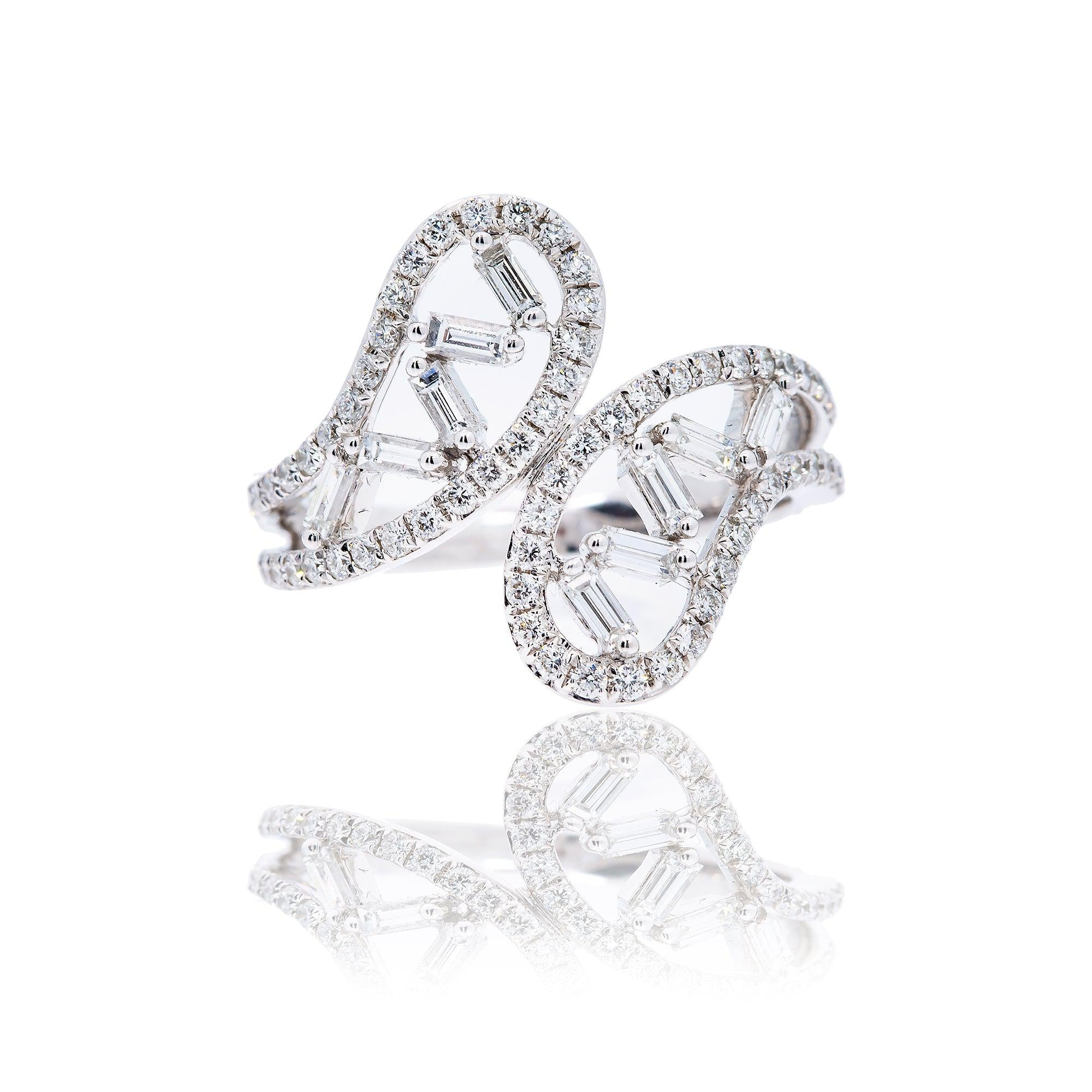 18K White Gold Ladies Ring with 0.96 CT Round And Baguette Diamonds