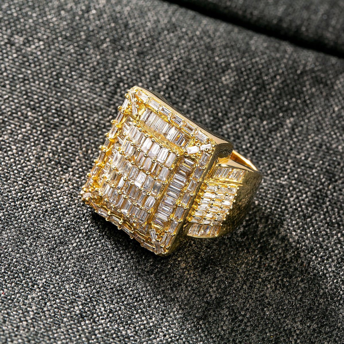 10K YELLOW GOLD BAGUETTE DIAMOND RING 4.00 CT
