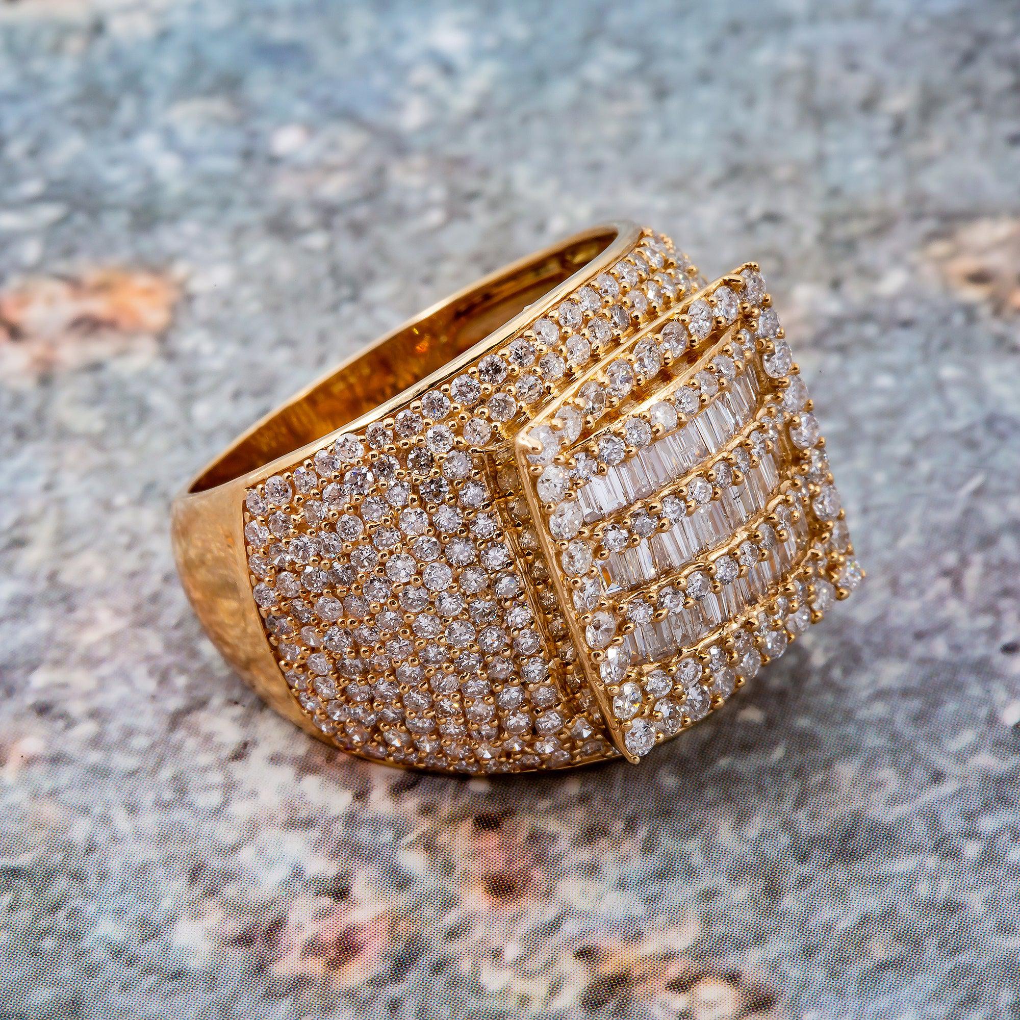 14K YELLOW GOLD MEN'S RING WITH 3.29 CT ROUND AND BAGUETTE DIAMONDS