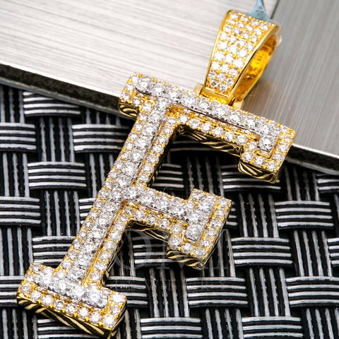 10K YELLOW GOLD O LETTER PENDANT WITH 3.25 CT BAGUETTE DIAMONDS