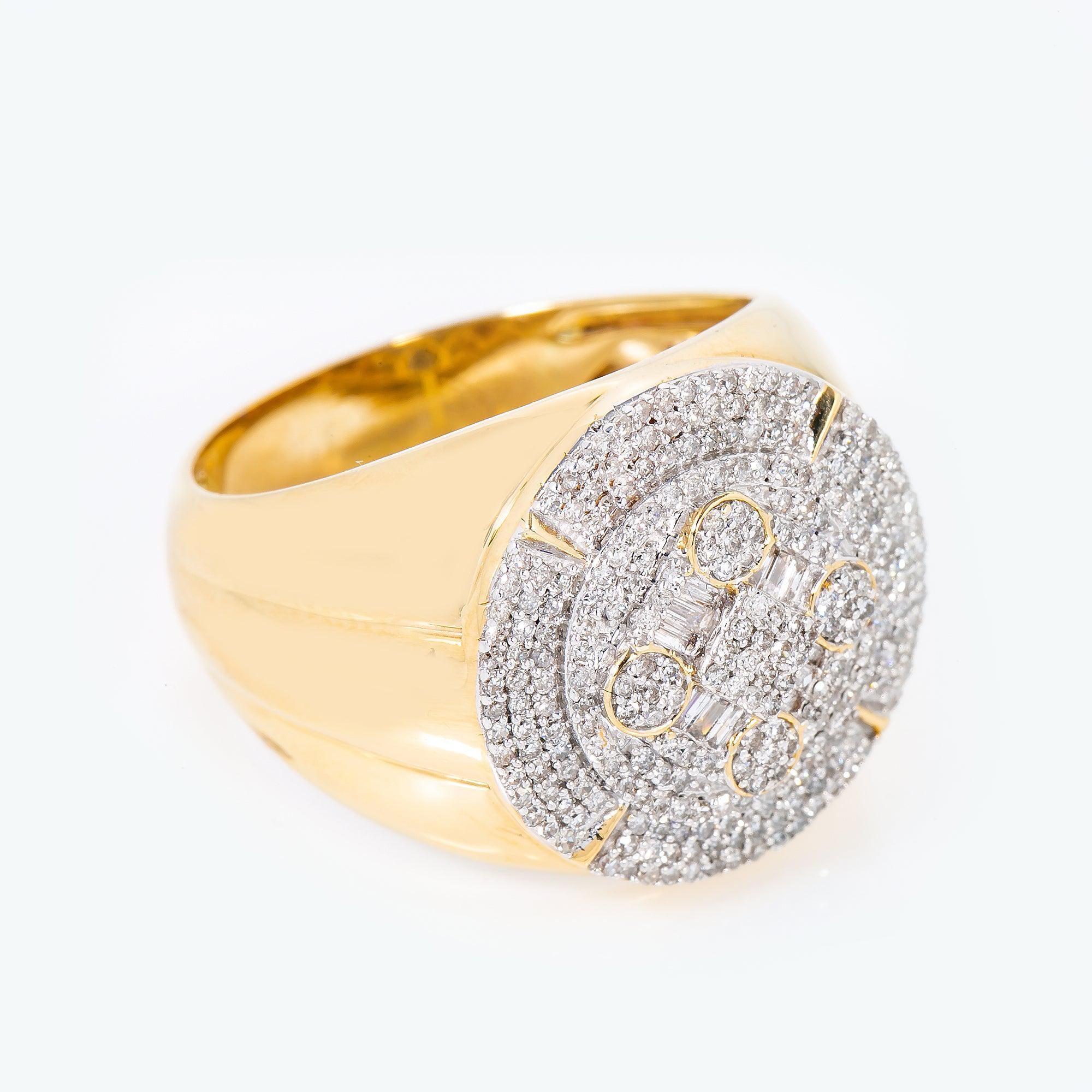 14K YELLOW GOLD MEN'S RING WITH 0.89 CT BAGUETTE AND ROUND DIAMOND