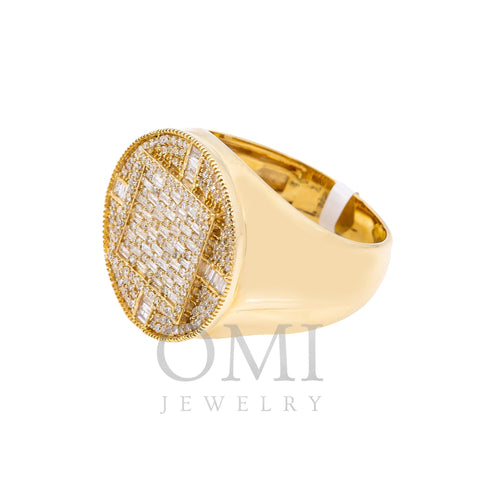 14K YELLOW GOLD MEN'S RING WITH 0.84 CT BAGUETTE AND ROUND DIAMONDS