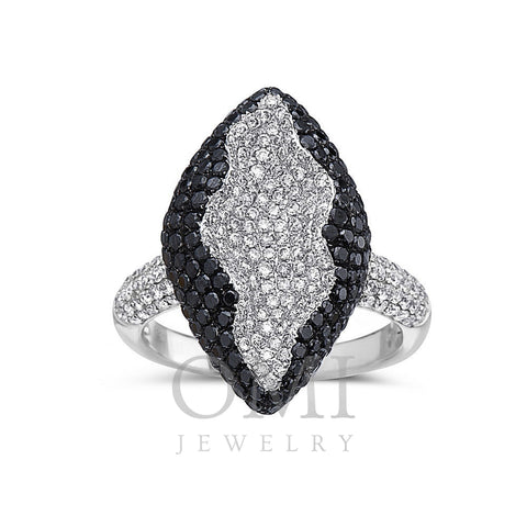 Ladies 18k White Gold Diamond 2.63 CT Right Hand Ring