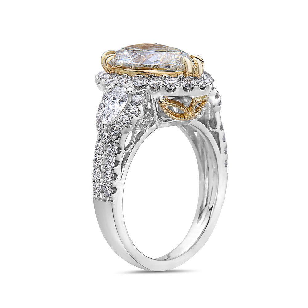 Ladies 18k White Gold Diamond 4.77 CT Right Hand Ring